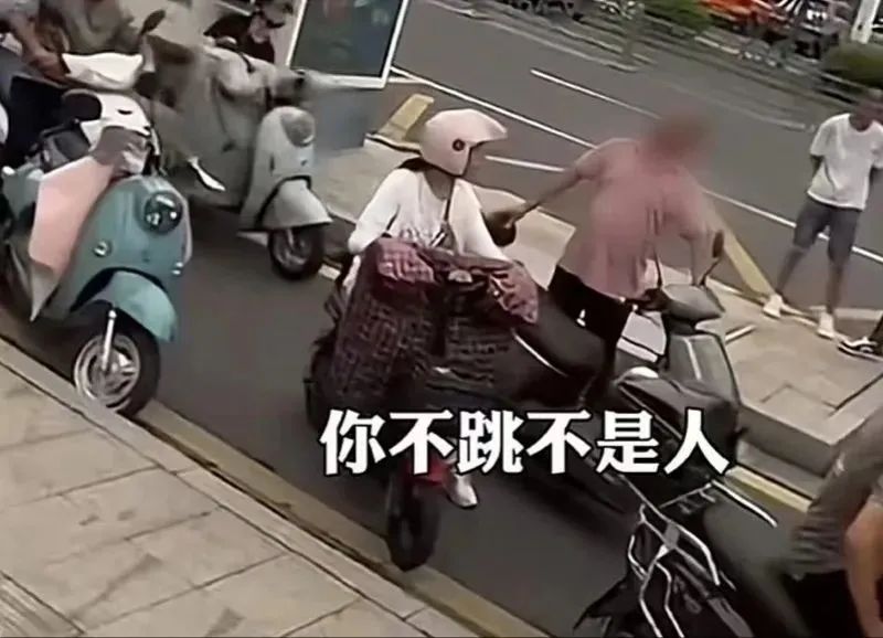 不跳不是人!怂恿轻生者跳楼要承担什么法律责任?