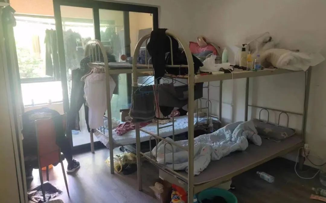 单位宿舍落脚“居民区”？人数超标一样算“群租”