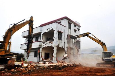 房屋突遭强拆损失严重，律师介入，“以诉促谈”帮委托人拿回相关设备及钱款